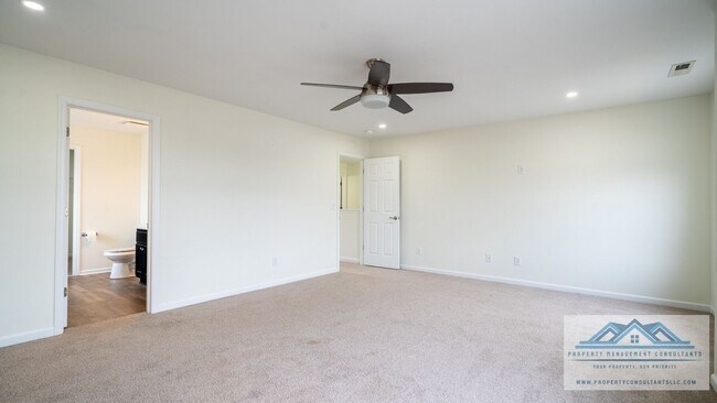 Building Photo - 102 Millbury Way