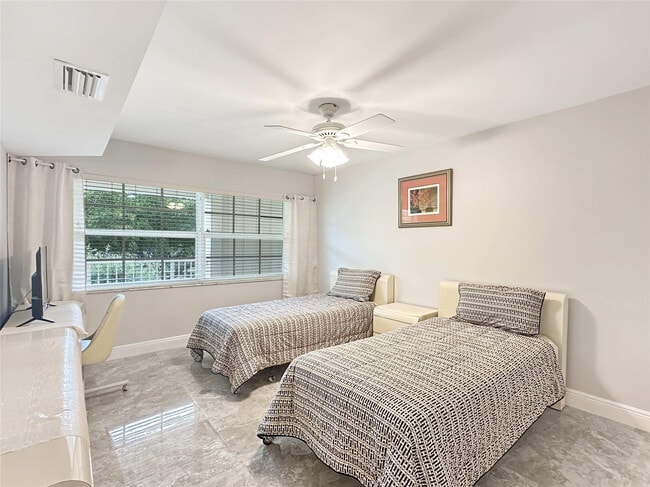 Building Photo - 3505 Oaks Way