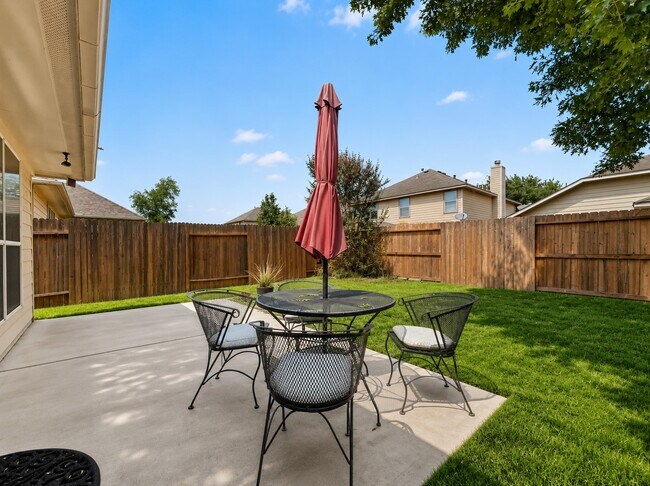 Building Photo - 6114 Menor Crest Dr
