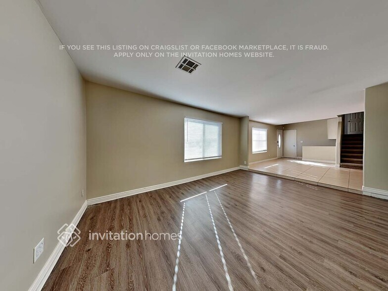 Building Photo - 3808 W Columbine Dr