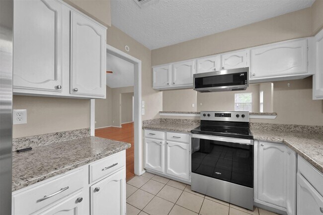 Building Photo - 16858 Gleneagle Dr N