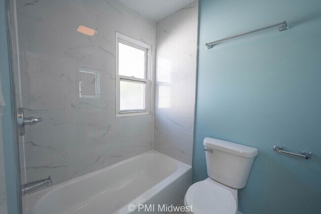 Building Photo - "Charming 3-Bed, 2-Bath Home in Indianapol...