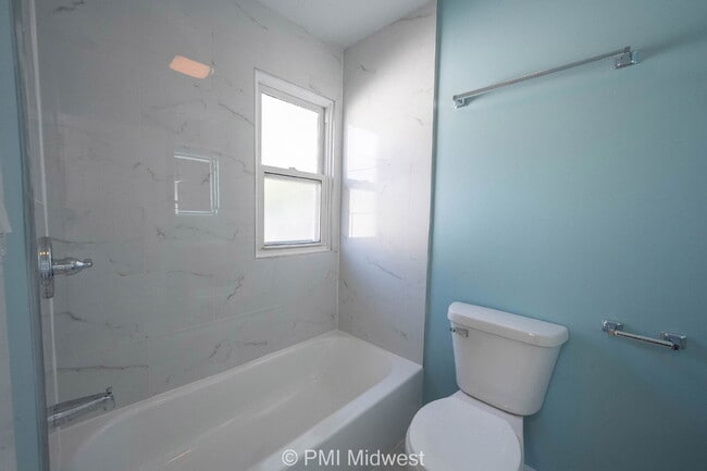 Building Photo - "Charming 3-Bed, 2-Bath Home in Indianapolis with 1,438 Sq Ft of Comfort!"