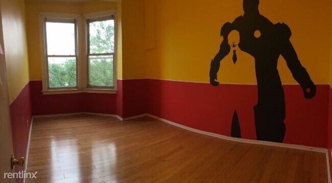 Building Photo - 802 W 31st St