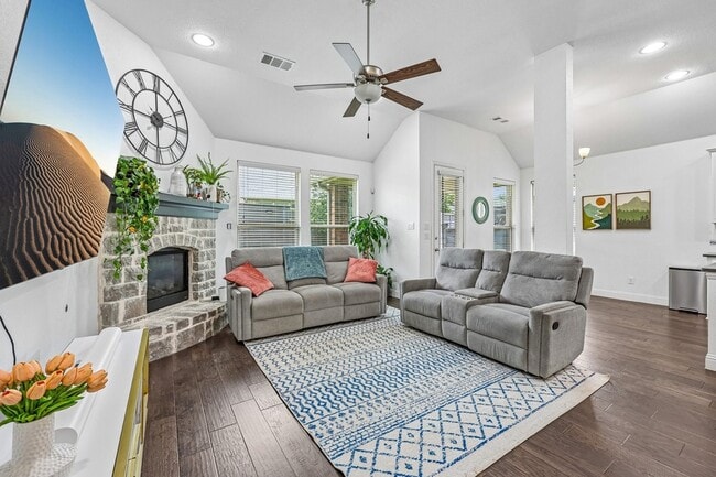 Building Photo - 808 Parkland Dr