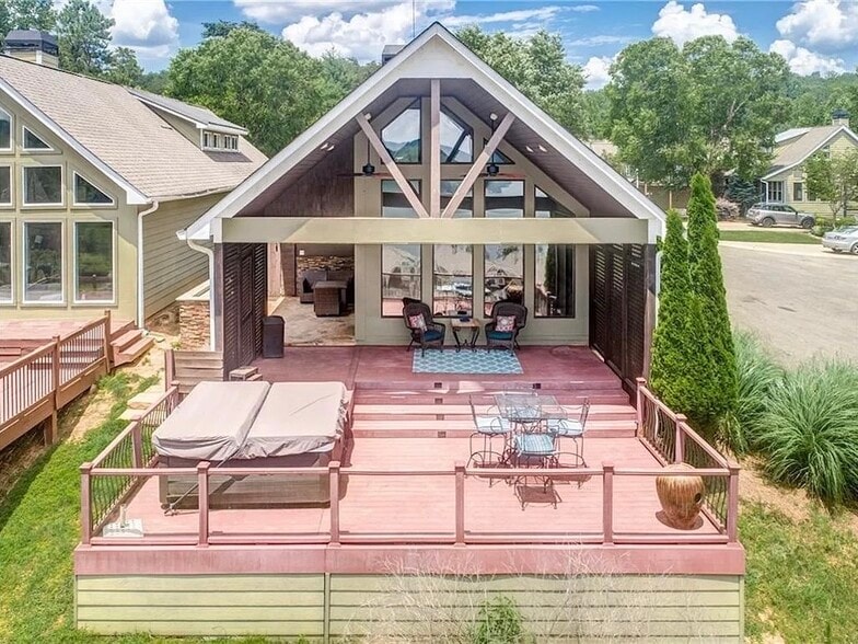 Building Photo - 213 Lakeside Dr