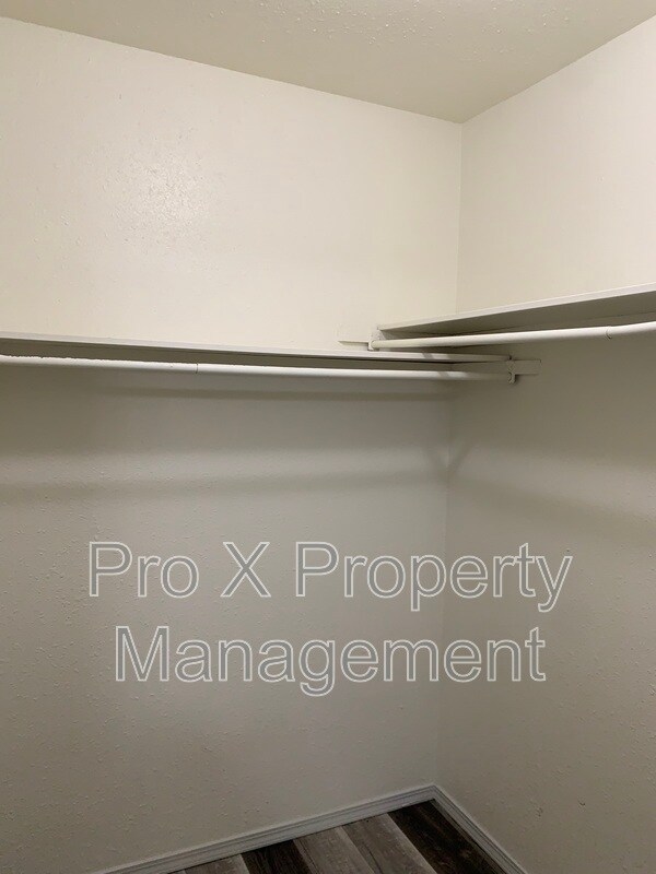 Building Photo - 3111 E 12th St