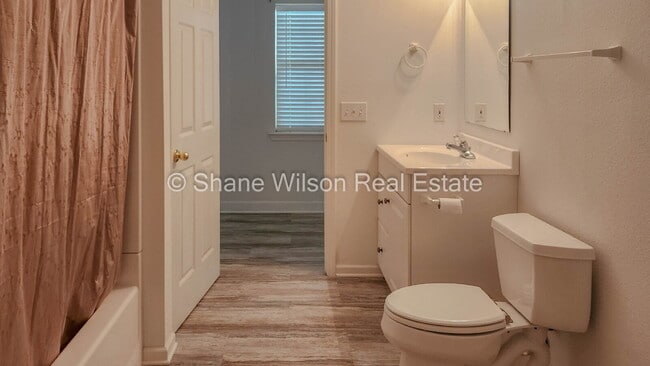 Building Photo - Spacious 3-Bed, 3-Bath Condo in Dalton