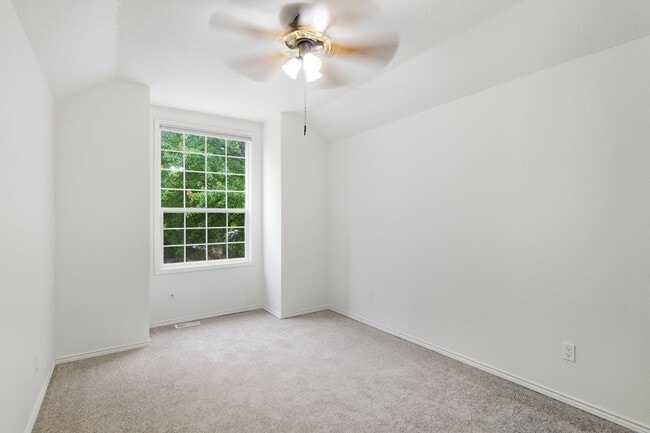 Building Photo - Beautiful 3-Bedroom Home for Rent – Spacio...