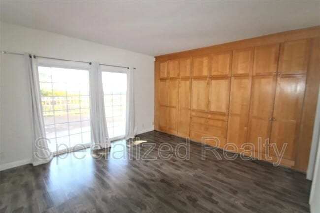 Building Photo - 3694 Berwick Dr
