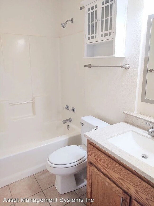 Building Photo - $1195 -Charming duplex in Pilot Point