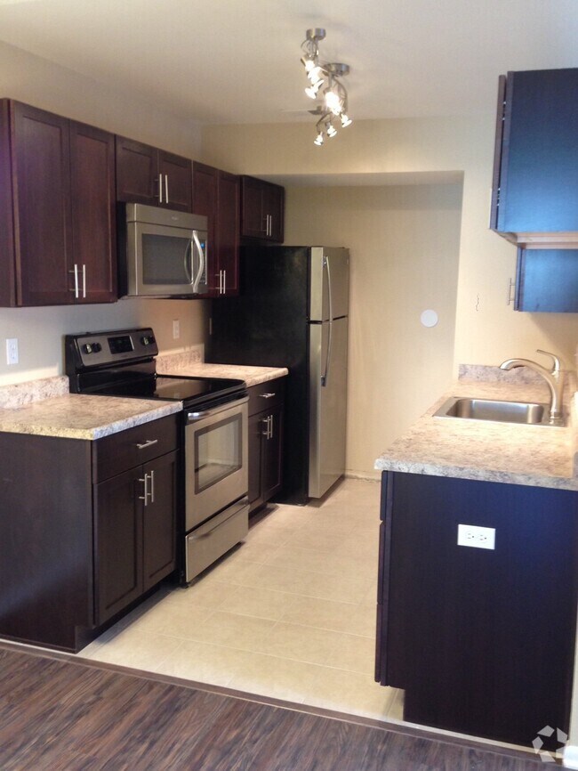 Building Photo - 2 Bedroom with Garage for Rent