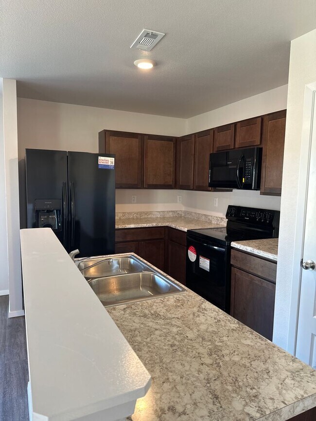 Building Photo - *Pre-leasing* Three Bedroom | Two Bath Hom...