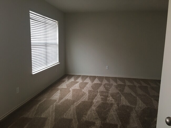 Building Photo - Texas Sized Home 5/3/2
