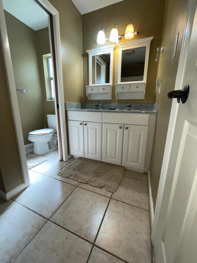 Building Photo - 2874 NE Rosetree Dr