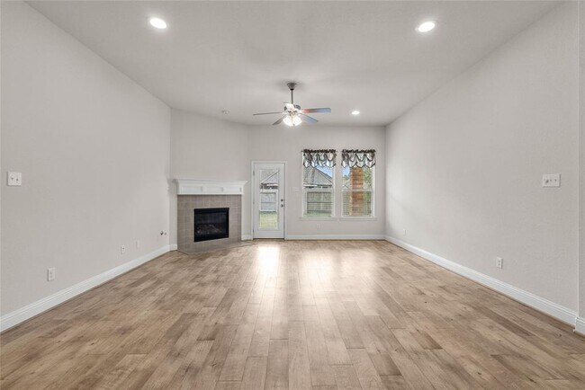 Building Photo - 3622 Pasteur Ln