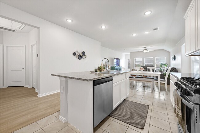 Building Photo - 562 Long Beach Bay Dr