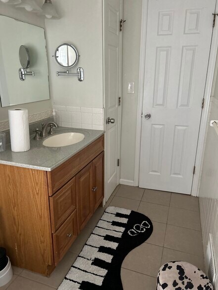 Building Photo - 1205 N Parker St