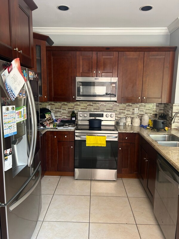 Building Photo - 4015 Tree Top Rd