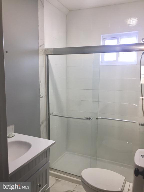 Building Photo - 417 N Salford St