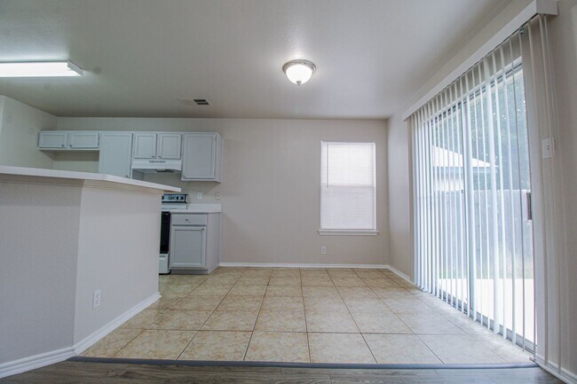 Building Photo - 9331 Gillcross Way