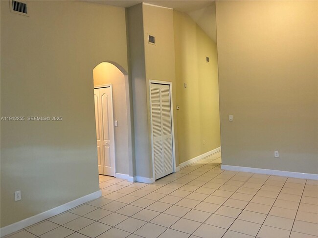 Building Photo - 1666 SE 27th Ct