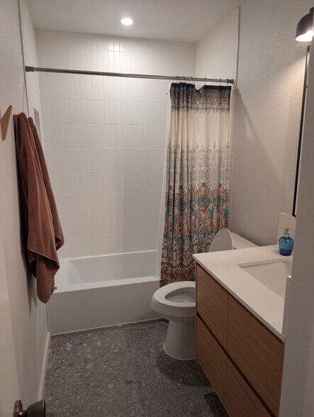 Building Photo - 8513 Bargamin Dr