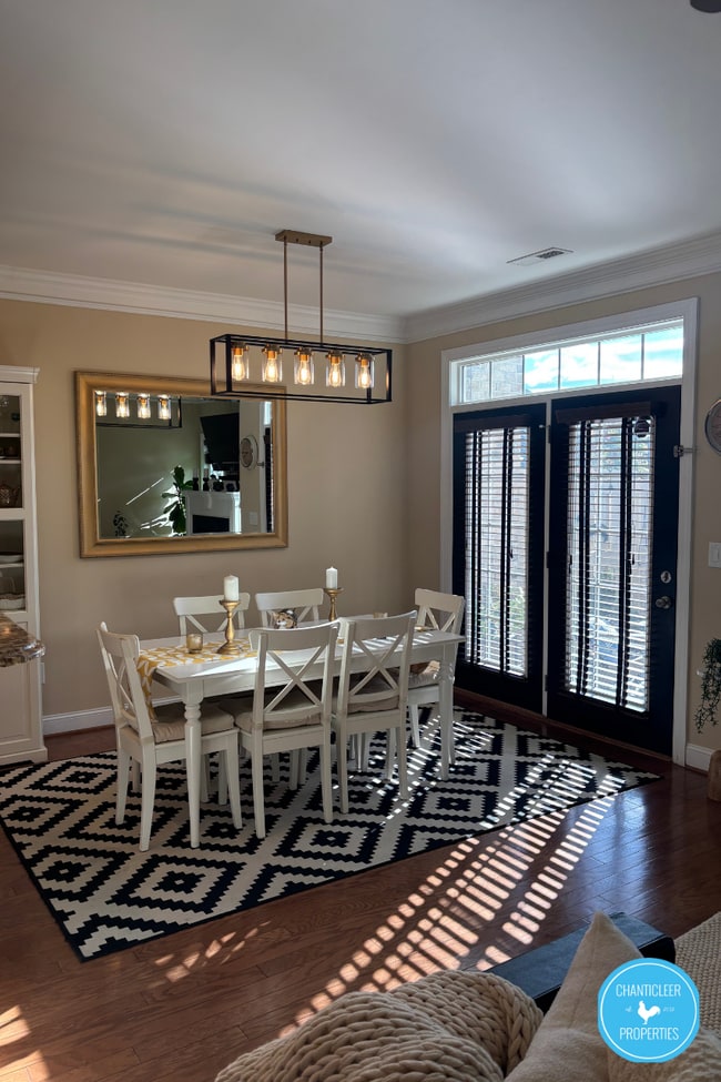 Primary Photo - 716 1st St