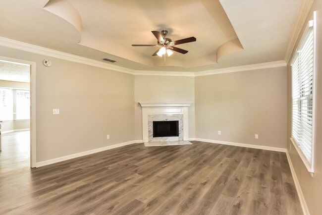 Building Photo - 295 Sanders Dr