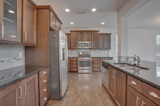 Building Photo - 3 Bed/ 2.5 Bath, Two-Story Home in North C...