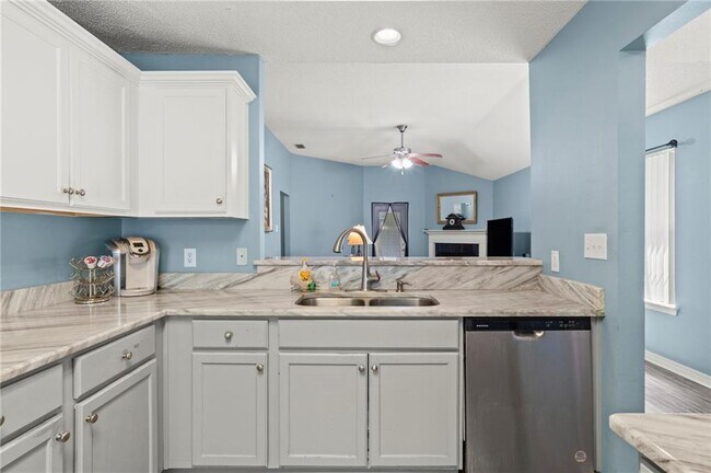 Building Photo - 8650 E Hamilton Bridges Dr