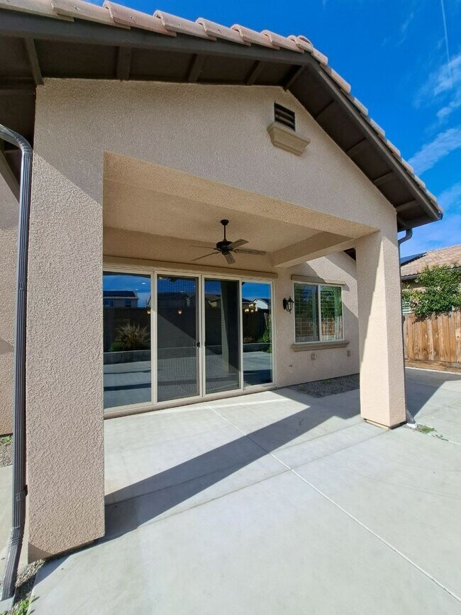 Building Photo - Beautiful 4 Bedroom Home In Clovis!