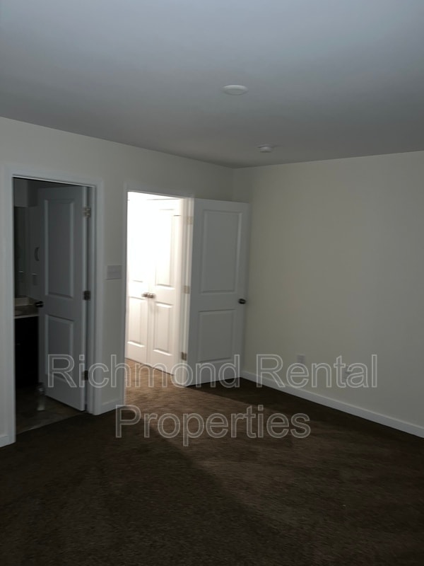 Building Photo - 1503 Stonewall Manor Dr