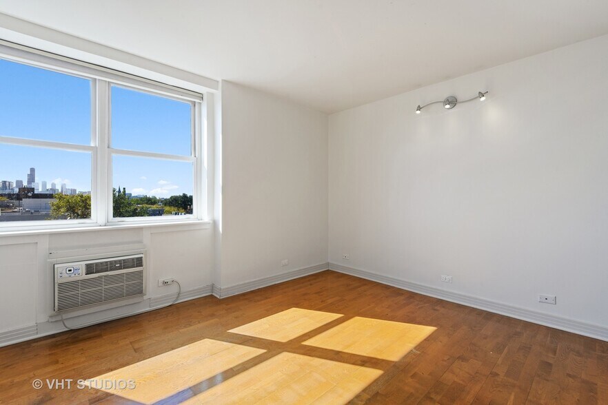 Building Photo - 2300 N Commonwealth Ave