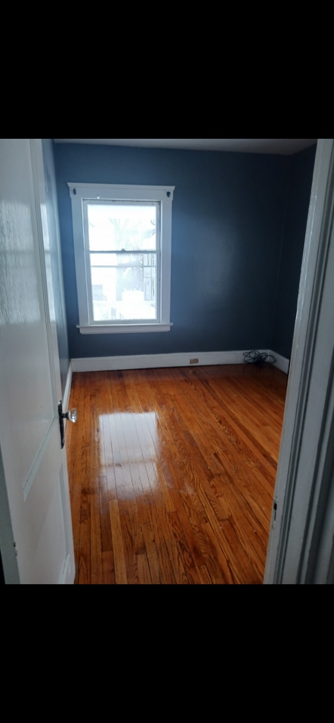 Building Photo - 2037 W 99th St