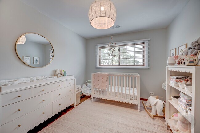 Building Photo - 7215 Larchwood Ln