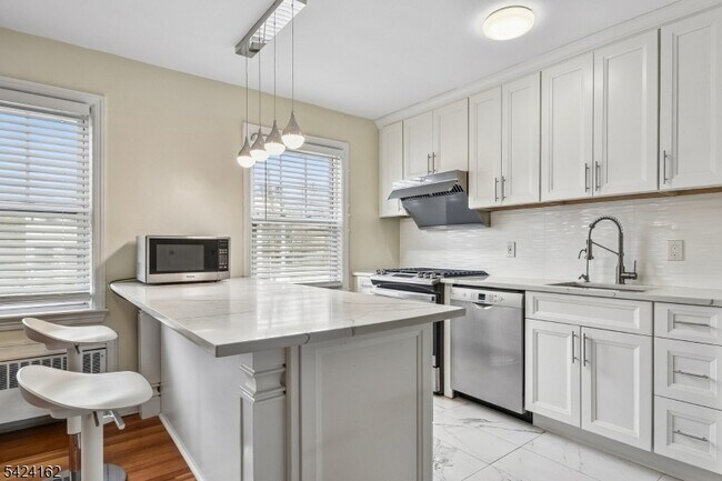 Building Photo - 176 Millburn Ave