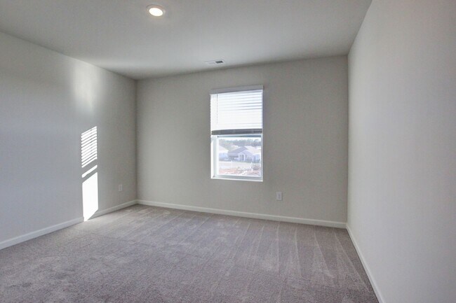 Building Photo - Wow!! 18-month lease in Sango!!