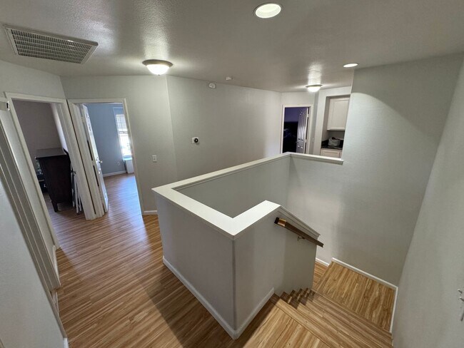 Building Photo - 40123 Vista Ridge Dr