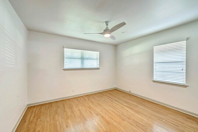 Building Photo - 8919 Railton St