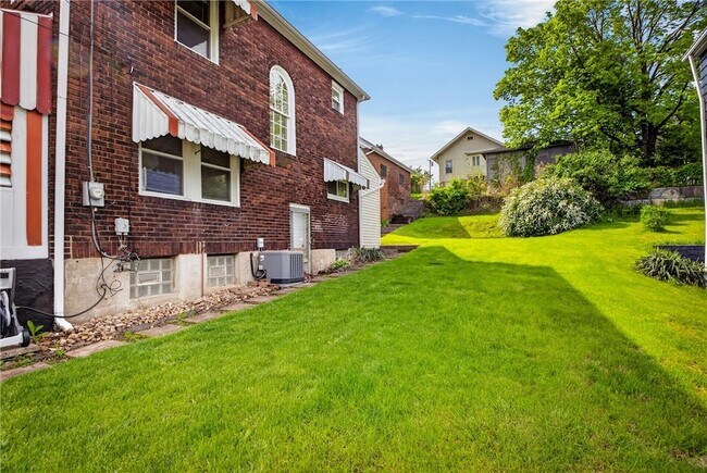 Building Photo - 1227 Denisonview St