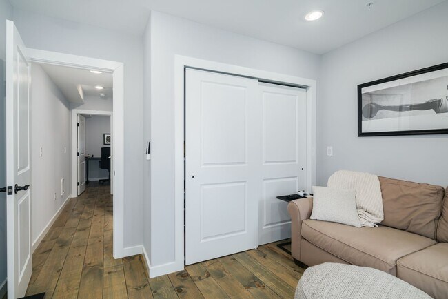 Building Photo - Four Bed Olde Kensington/Fishtown Home