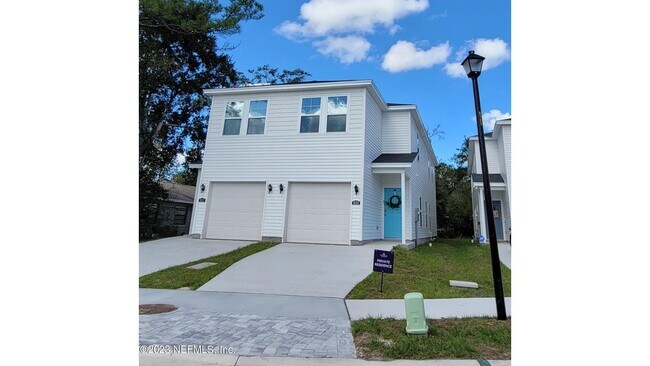 Building Photo - 6073 Shakespeare Dr