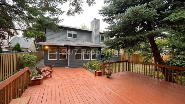 Building Photo - Inviting 3 BD | 2.5 BA Home w/ Massive Bac...