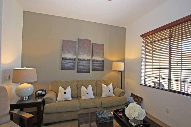 Building Photo - 50630 Santa Rosa Plz