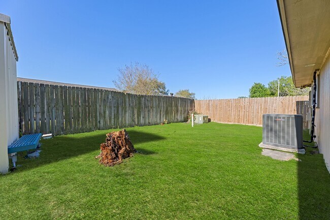 Building Photo - 5211 Court Rd