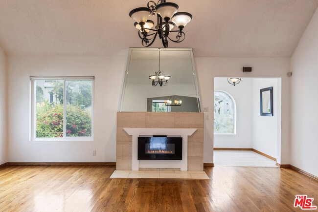 Building Photo - 459 S Bundy Dr