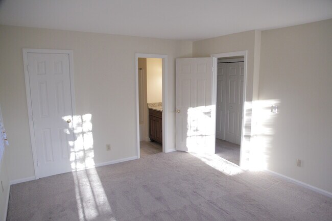 Building Photo - 2bd/2.5bth home in Southpark! Location, Lo...