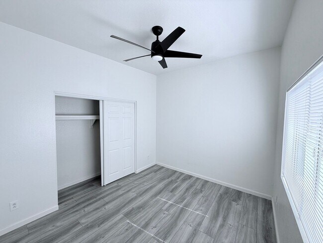 Building Photo - 1 Bedroom condo in Phoenix