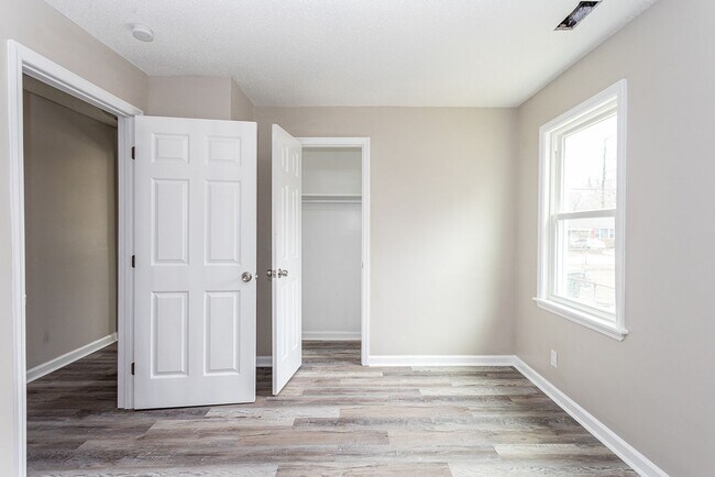 Building Photo - Welcome to this beautiful newly renovated 3-bedroom brick ranch!